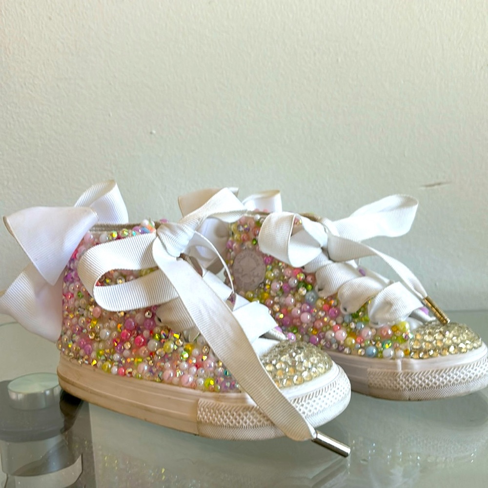 Converse All Star little girls bedazzled sneakers size 7 in excellent condition